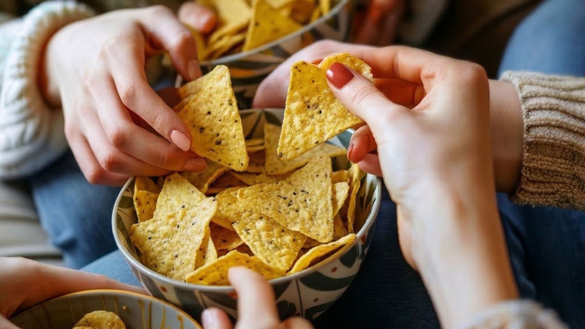 How to Choose the Perfect Snack Chips for Your Party - Casa Manchas